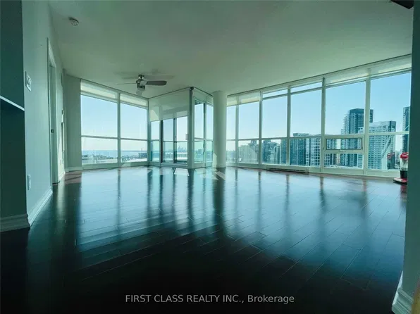231 Fort York Blvd, Toronto, ON