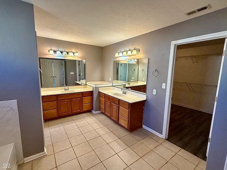 12102 Raiders Blvd — Photo 39