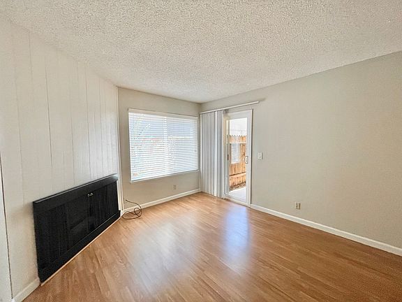 3rd image of 1627 H St APT 11