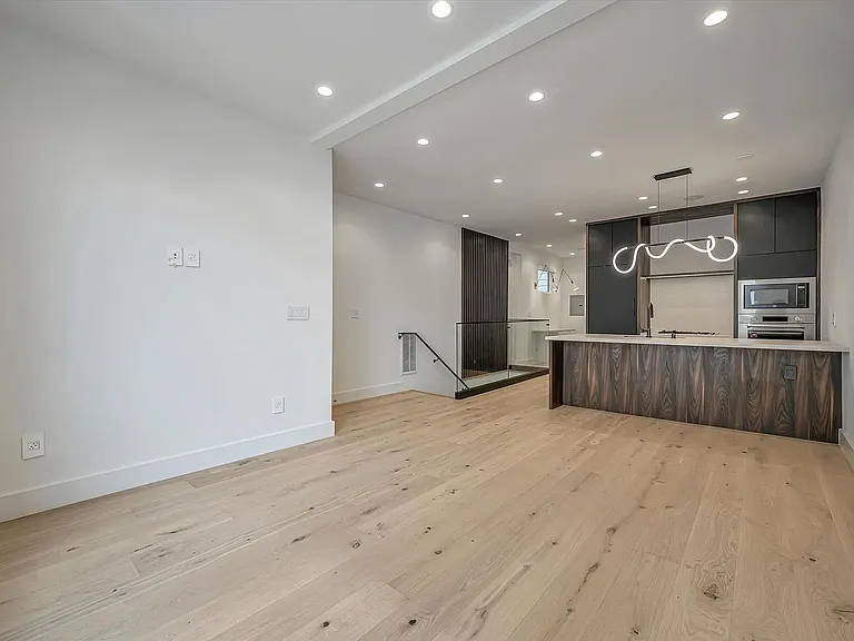 124 Varennes St #0 — Photo 16
