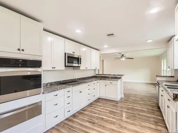 9160 Aqua Dr, Boerne, TX 78006