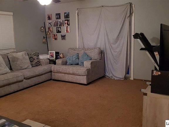 3rd image of 880 Sierra St