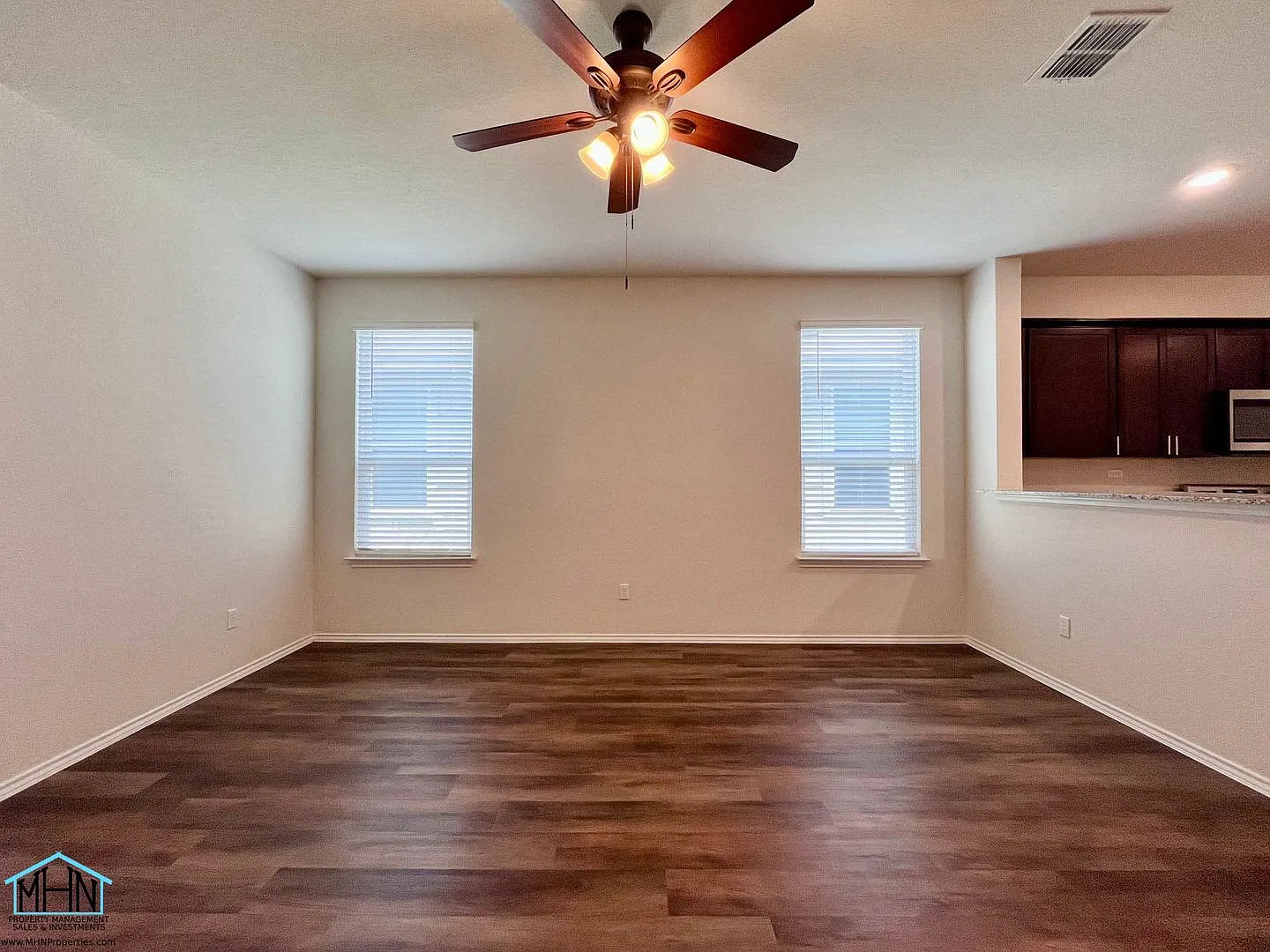 Welcome Home to Your Dream Oasis! A Beautiful 3-Bedroom 2-bath Home in Desirable Seguin! — Photo 4