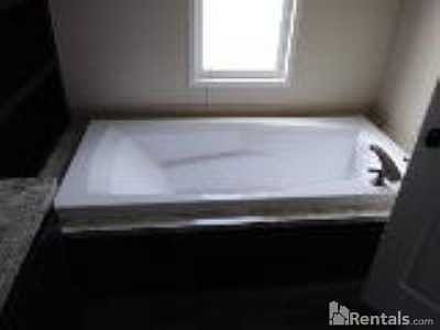 4th image of 110 Greenview Cir