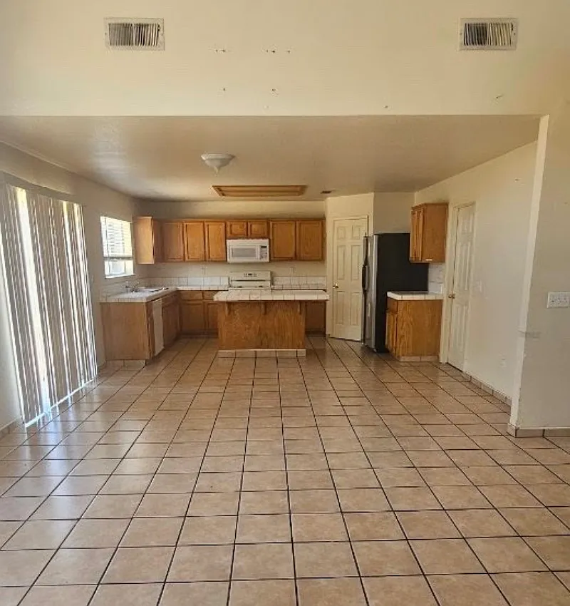 3 bed, 2.5 bath, 1500 sqft, $2,295 — Photo 3