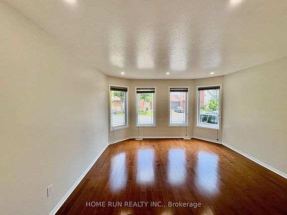 5th image of 52 Collington St