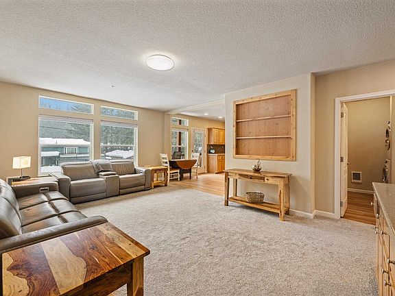 4th image of 4401 Riverside Dr Unit F4