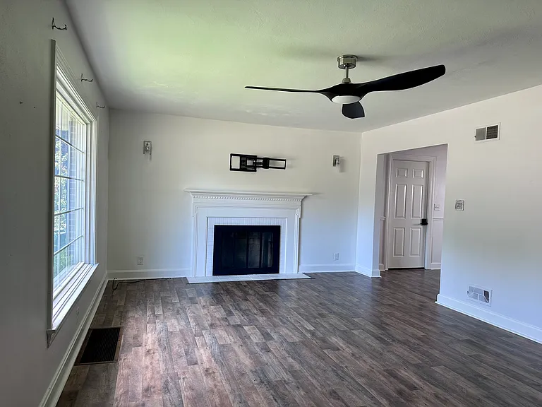 1425 Ford Ave — Photo 5