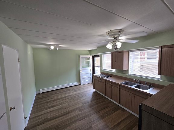 2nd image of 338 W Saint Charles Rd APT 1