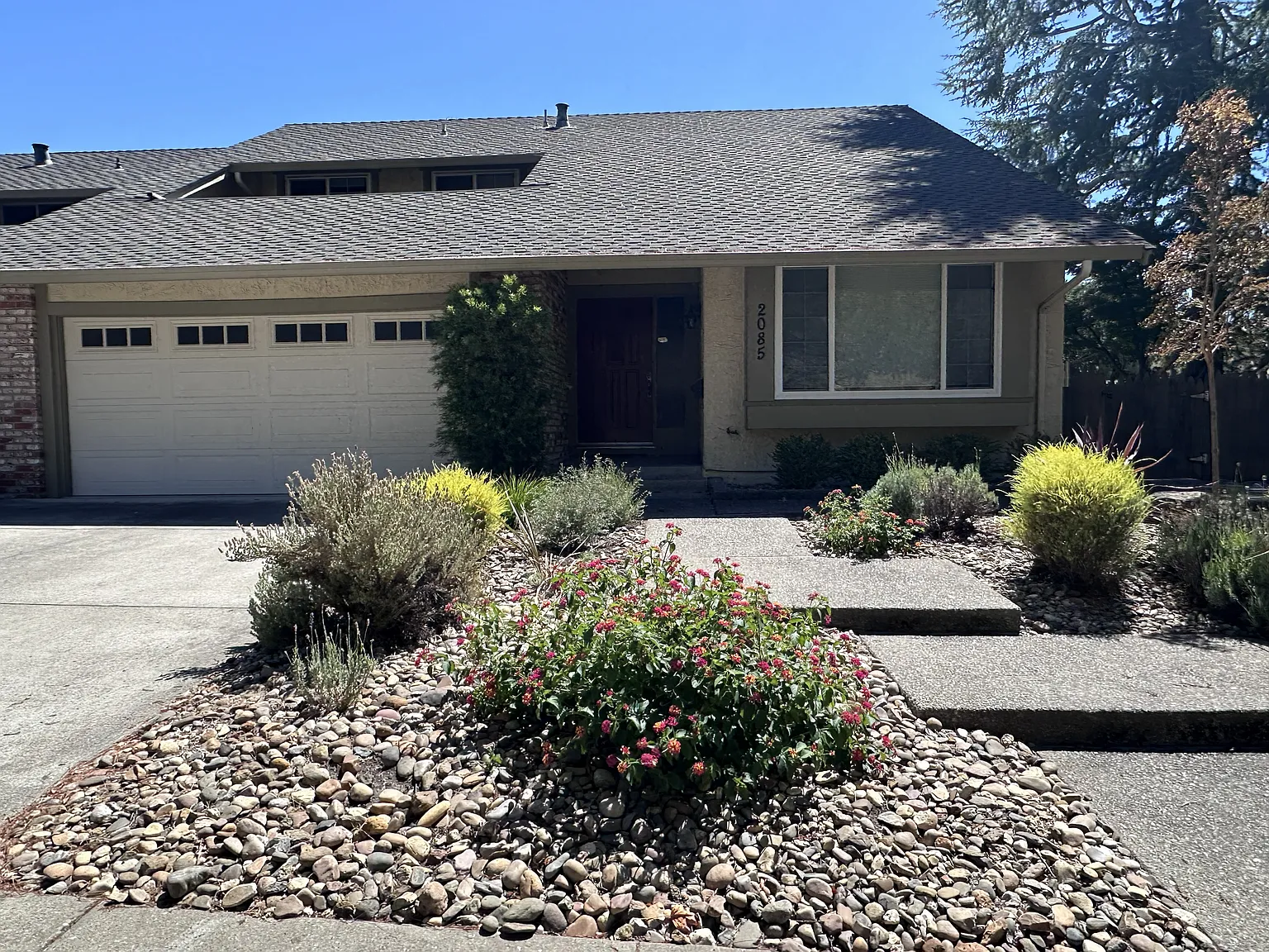 3 bed, 2.5 bath, 2114 sqft, $5,500 — Photo 1