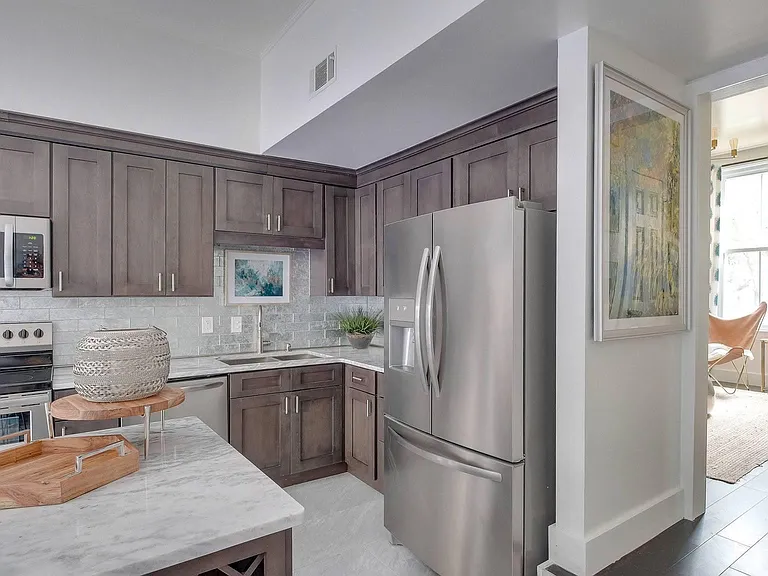 414 E Gaston St — Photo 15
