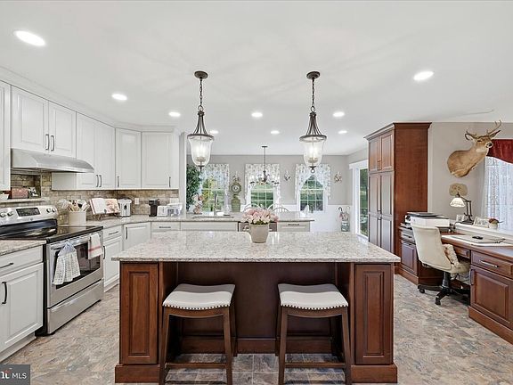 3rd image of 577 Pinnacle Dr