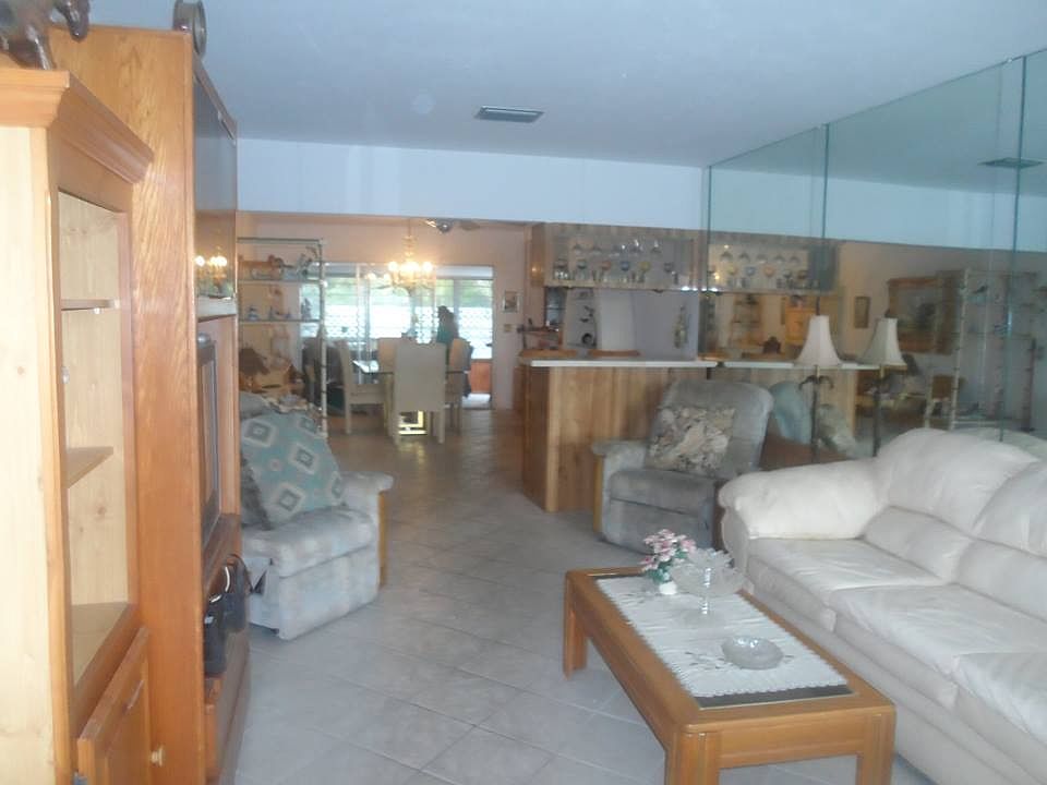 1st image of 305 SE 23rd Ave