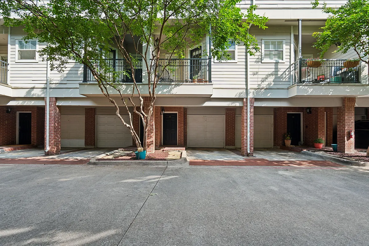 Building Photo - 2902 State St #13