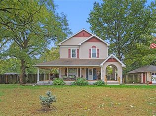 1815 Cherokee St, Leavenworth, KS 66048