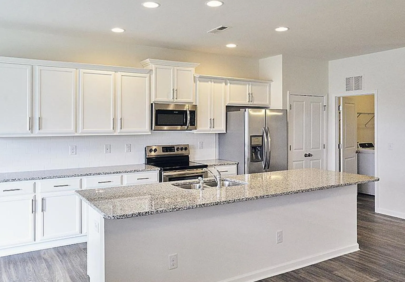 3 bed, 1903 sqft, $1,895 — Photo 3