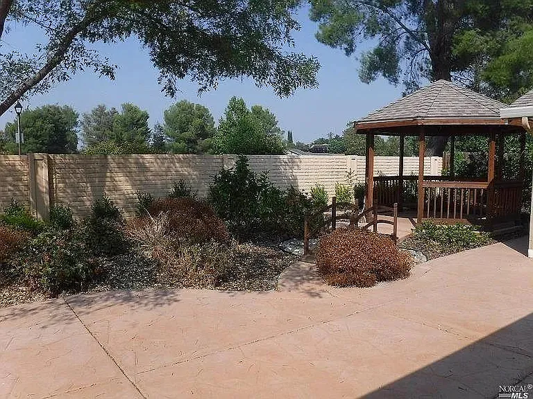 312 Larkspur Dr — Photo 12