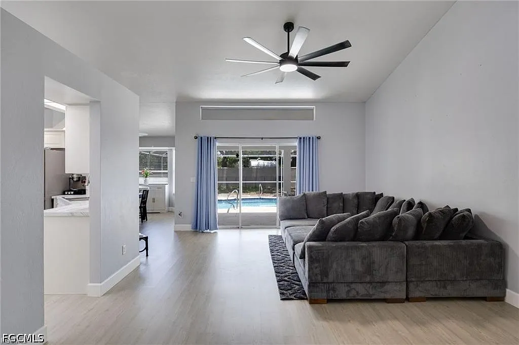 3 bed, 2.0 bath, 1598 sqft, $3,000 — Photo 4