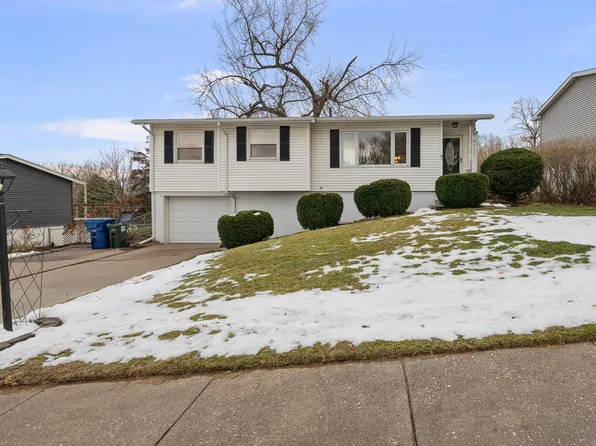 4723 Western Ave, Davenport, IA 52806