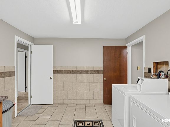 4th image of 384 N Birch St APT 4