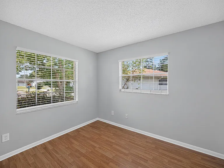 328 Palos Ct — Photo 14