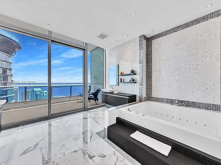 200 Biscayne Boulevard Way #Penthouse 5401 — Photo 17