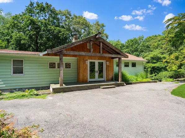64 Sally Lane, Ridge, NY 11961
