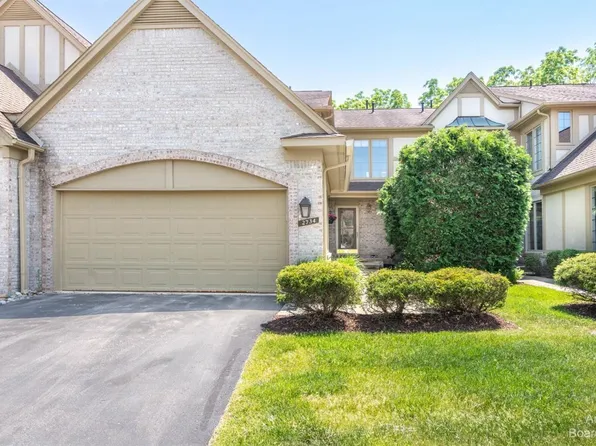 2734 Winter Garden Ct, Ann Arbor, MI 48105