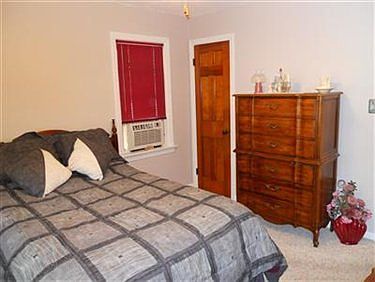 5th image of 10613 Elmwood Ave