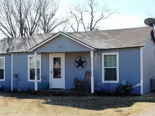 111 E Crafton St, Henrietta, TX 76365