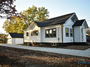 25 Taylor Rd, Oregon, OH 43616