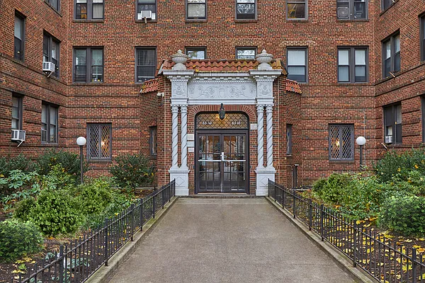 Sold by Compass | media 1