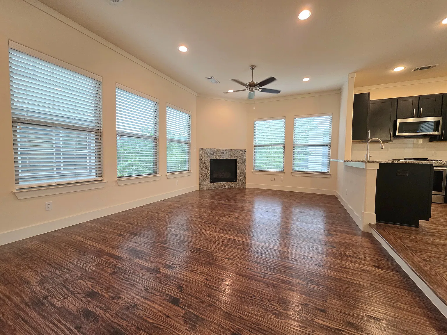 2 bed, 2.5 bath, 1609 sqft, $3,450 — Photo 4