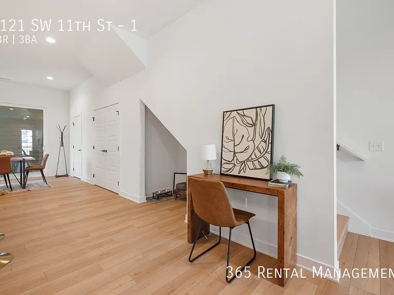 1121 SW 11th St #1 — Photo 5