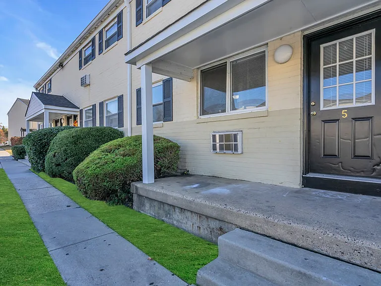 Laurelton Village Apartments — Photo 55