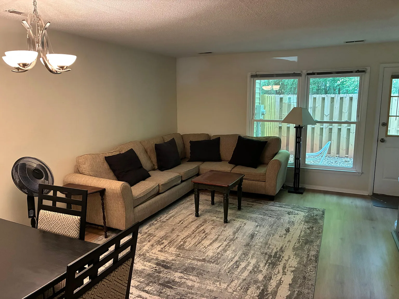 2 bed, 1.5 bath, 1050 sqft, $1,500 — Photo 2