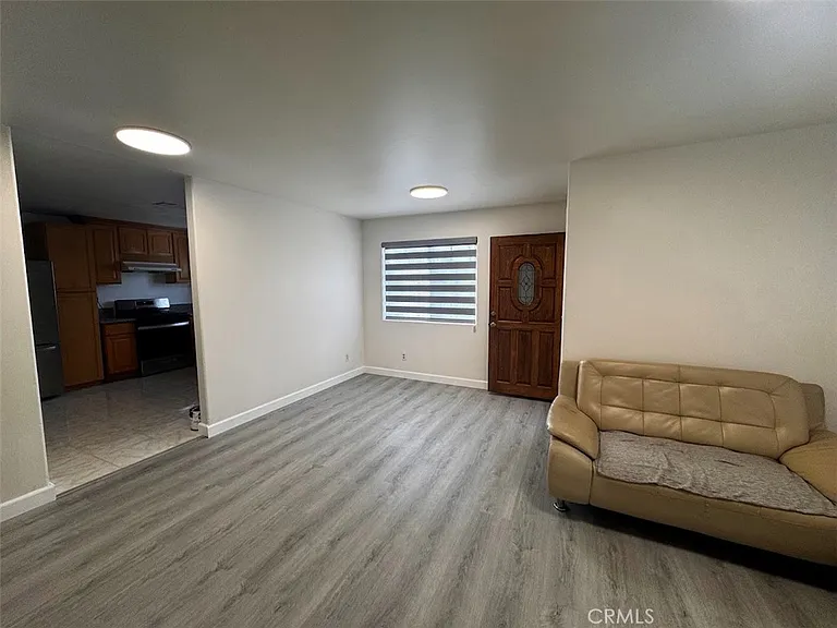 8262 Graves Ave — Photo 3