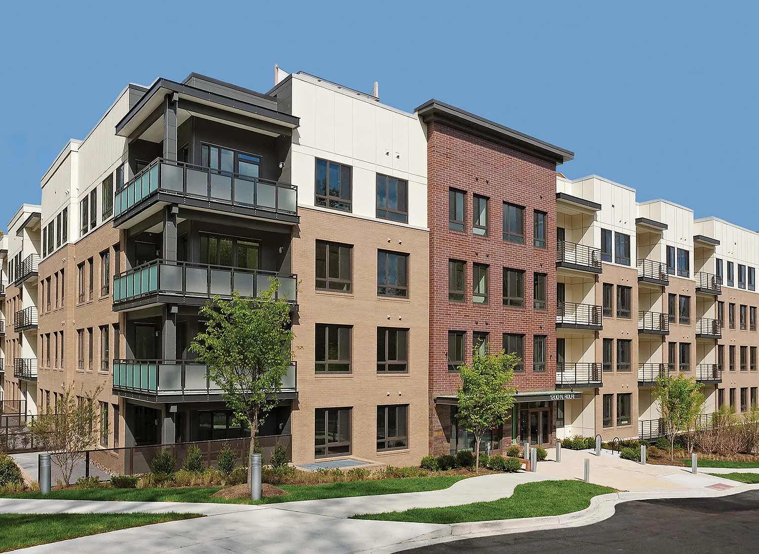 Avery Row — Photo 1