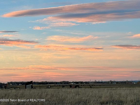 3rd image of 840 Peak View Estates Rd