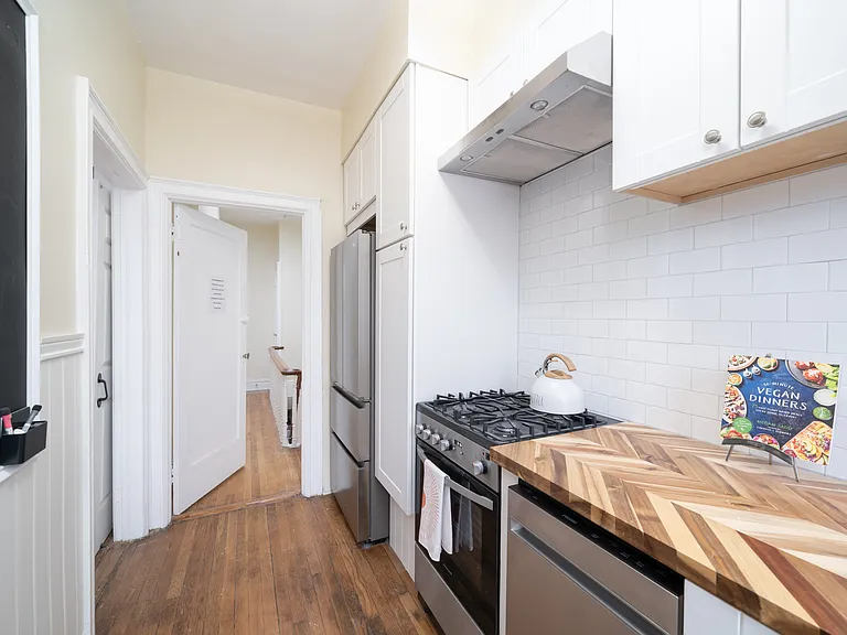 225 Garfield Ave #2 — Photo 1
