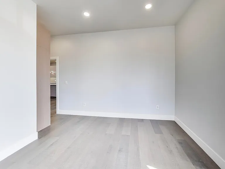 297 Corbett Ave — Photo 5