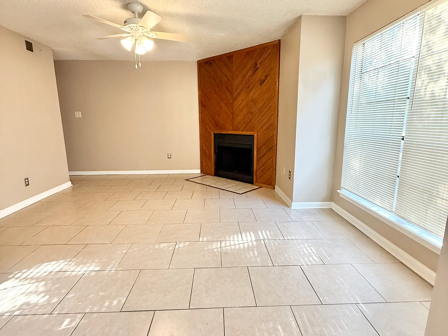 10125 Ballina Ave — Photo 3