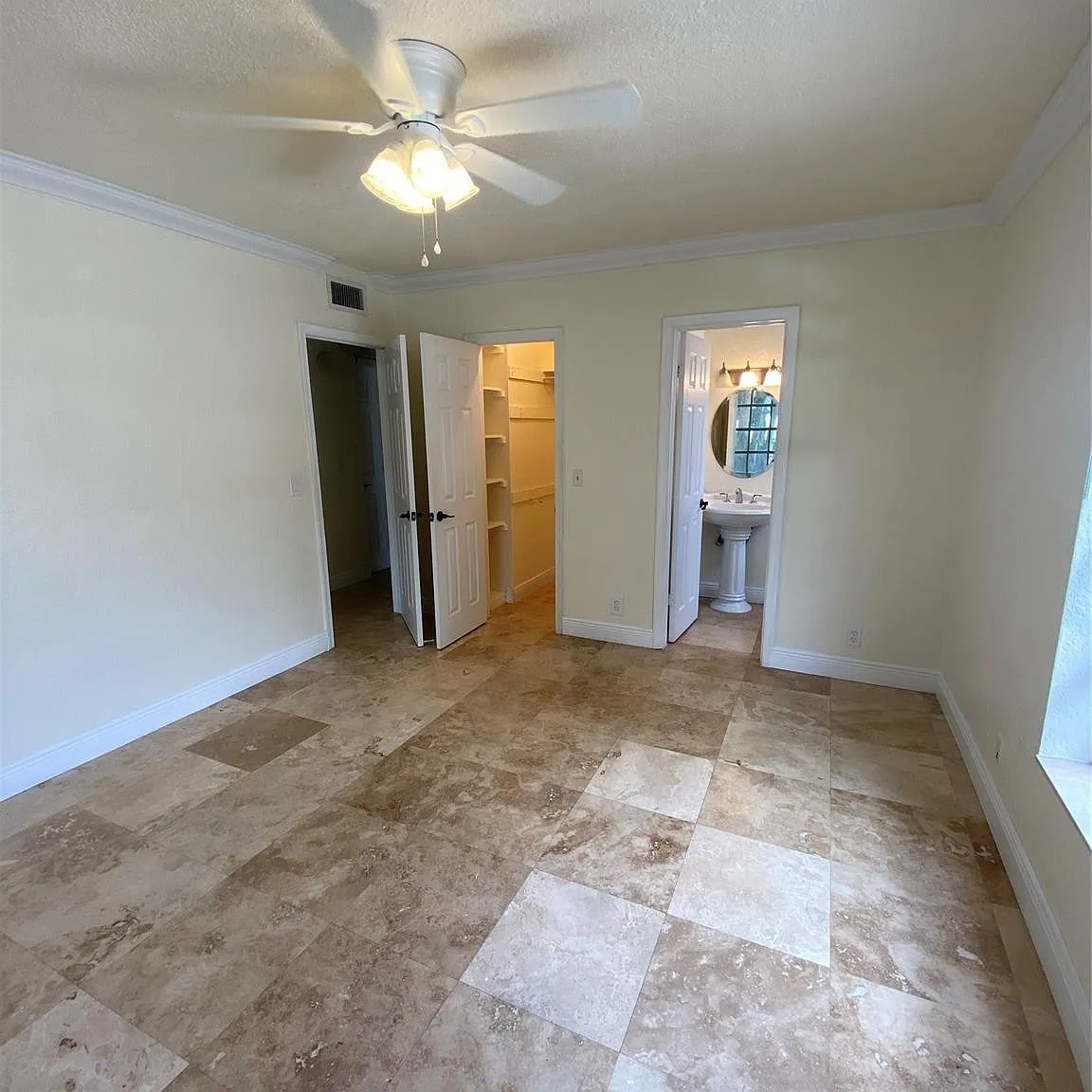 2 bed, 1.5 bath, 875 sqft, $1,800 — Photo 3