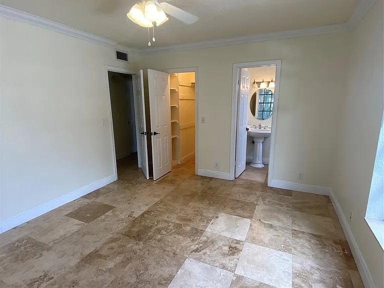 2200 NE 66th St #1412 — Photo 3