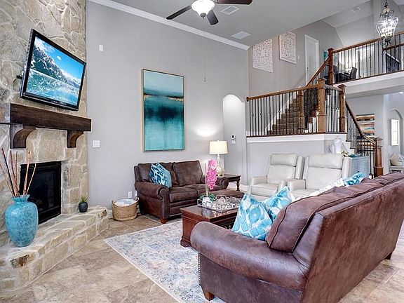 4th image of 2837 Earl Dr