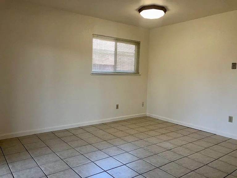 7521 Blackthorne Way — Photo 11