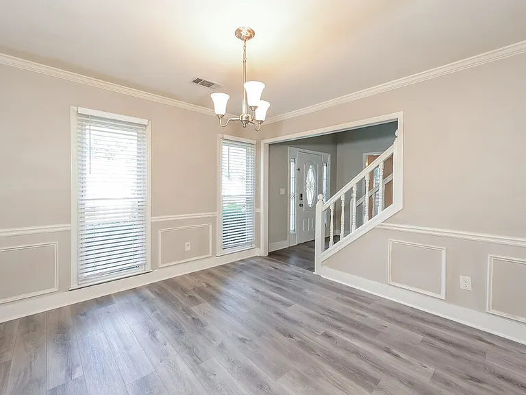 2570 Broadmoor Ct — Photo 5