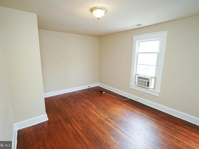 235 Newton St #4 — Photo 13
