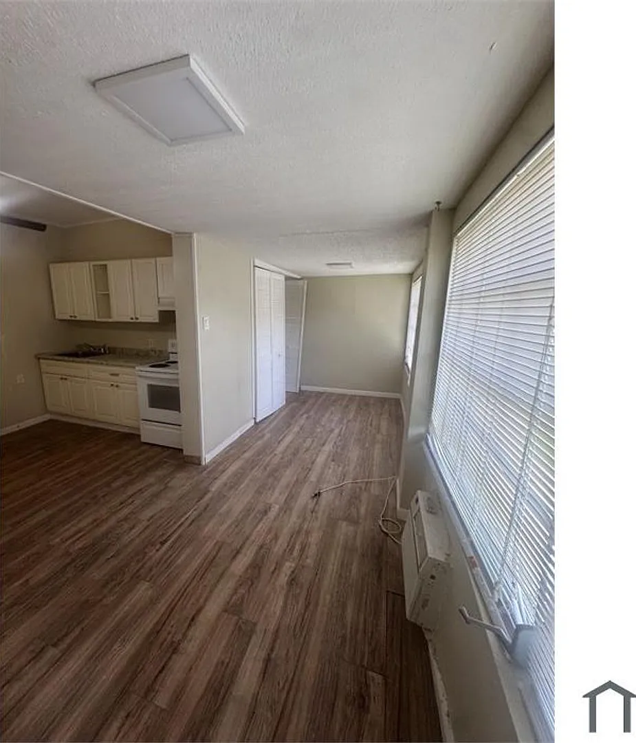 600 Sw 9th St - Buy Rent Sell Now Llc — Photo 4
