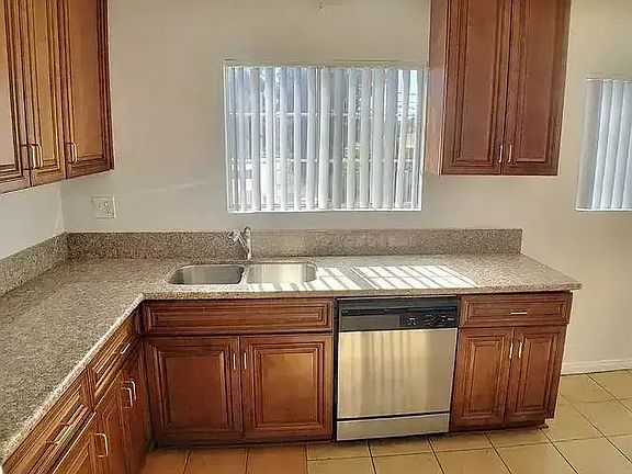 2nd image of 13127 Oxnard St #5A